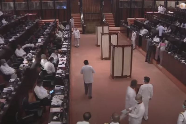 பொதுஜன பெரமுனவை இன்னும் கட்டுப்படுத்தி வருவது பசில் ராஜபக்ச தான்வெளியான தகவல்..!!