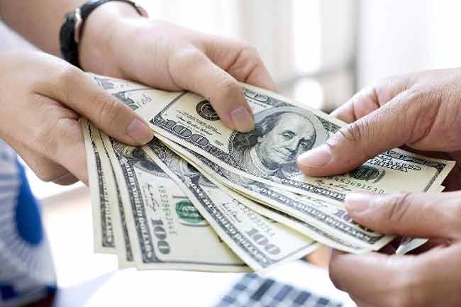 உண்டியல் முறையின் ஊடாக 47,000 அமெரிக்க டொலர்களை மாற்ற முயன்ற இருவர் கைது..!!