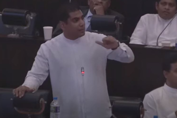 ஜனாதிபதியின் மிரிஹான இல்லத்தை சுற்றிவளைத்து தாக்க வேண்டும் ம் என யோசனை முன்வைத்த அனைத்து பல்லைக்கழக மாணவர் ஒன்றியத்தின் உறுப்பினர்களுக்கு எதிராக சட்ட நடவடிக்கை எடுக்க வேண்டும்...!