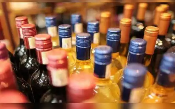 பாரியளவில் விலை அதிகரிக்கப்பட்ட காரணத்தினால் மதுபான விற்பனையில் வீழ்ச்சி..!!