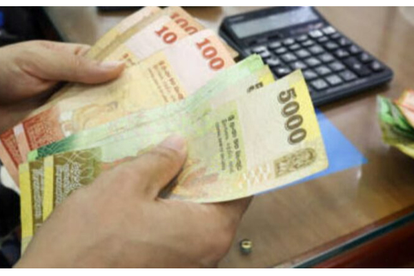 நிலையான சம்பளம் பெறும் அரசாங்க மற்றும் தனியார் ஊழியர்கள் ஆபத்தில்!