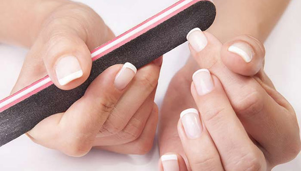 நகங்கள் உடையாமல் பராமரிக்க எளிய வழிமுறைகள்.!!