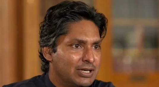 அரசாங்கத்தின் குண்டர்களால் தாக்கப்பட்டனர் – மஹிந்தவை சாடினார் சங்கா!