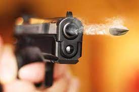 பாடசாலையில் நடந்த துப்பாக்கிச் சூட்டில் 14 மாணவர்களும் ஒரு ஆசிரியரும் பலி..!!