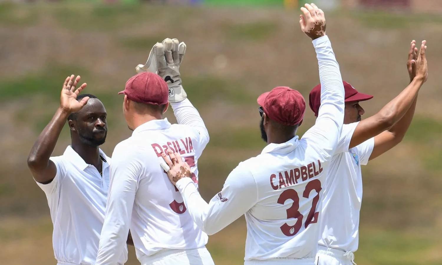 கீமர் ரோச் 5 விக்கெட் வீழ்த்தி அசத்தல் - முதல் டெஸ்டில் வெற்றியின் விளிம்பில் வெஸ்ட் இண்டீஸ்