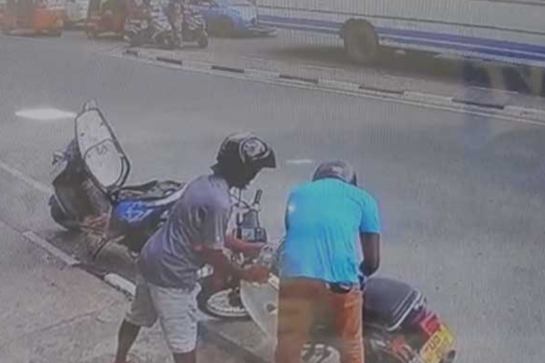 எரிபொருள் என கூறி சிறுநீரை விற்பனை செய்த நபர்..!!