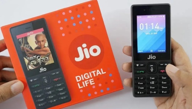 ரீசார்ஜ் விலை திடீரென உயர்த்தப்பட்டதால் ஜியோ போன் வாடிக்கையாளர்கள் அதிர்ச்சி