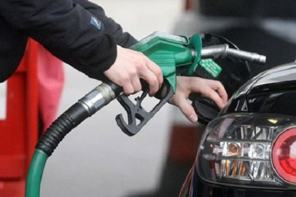 எரிபொருளின் விலை 100 ரூபாவால் அதிகரிக்கப்படலாம்...!!