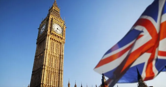 பயண கட்டுப்பாடுகளை தளர்த்தியது பிரித்தானியா