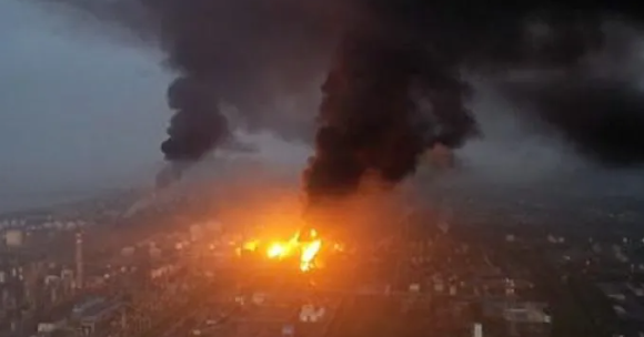 சீனாவின் இரசாயன ஆலையில் தீ விபத்து..!!