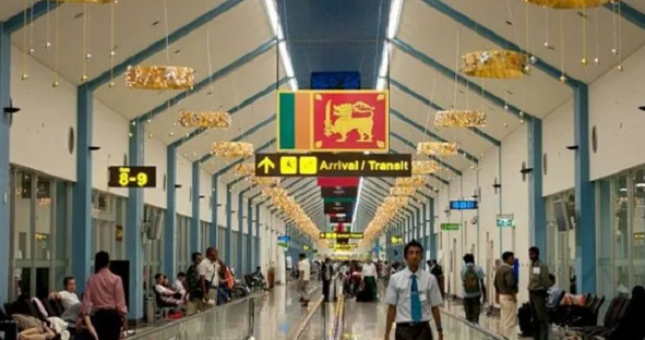 ஸ்ரீலங்காவை விட்டு வெளியேறும் பெருமளவிலான மக்கள் !