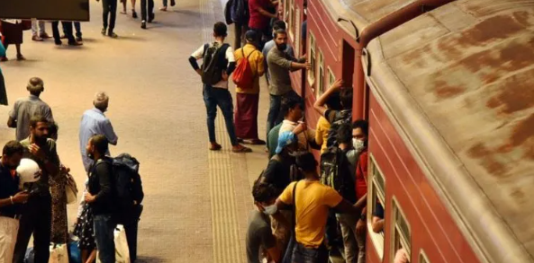 எதிர்வரும் திங்கட்கிழமை நள்ளிரவு முதல் ரயில் கட்டணத்தை அதிகரிக்க தீர்மானம்!