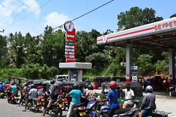 நாடளாவிய ரீதியில் இன்று முதல் தேசிய எரிபொருள் அனுமதிப்பத்திர முறையின் மூலம் எரிபொருள் விநியோகம்..!!