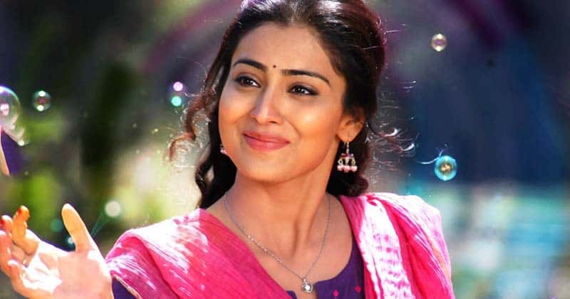 லோ ஆங்கிளில் மொத்த உலகத்தையும் காட்டிய ஸ்ரேயா.!!