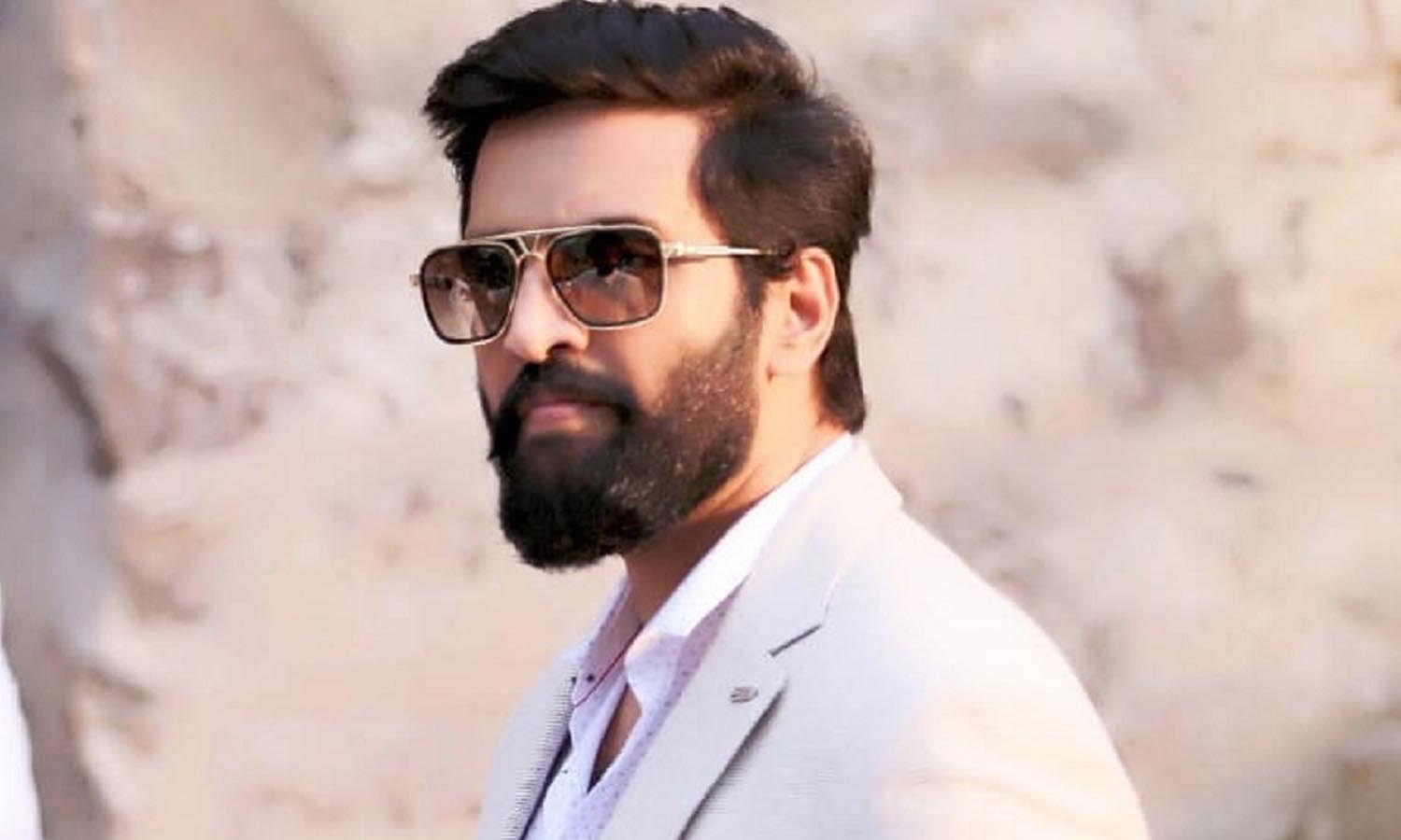 படப்பிடிப்பை நிறைவு செய்த சந்தானம்.. கவனம் ஈர்க்கும் புகைப்படம்..