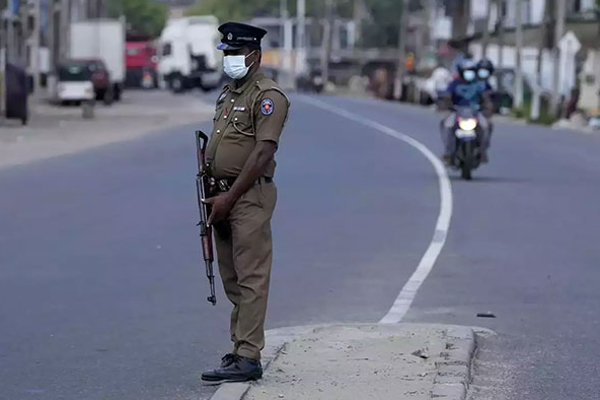 நாடளாவிய ரீதியில் நடைமுறையிலிருந்த ஊரடங்கு உத்தரவு தளர்த்தப்பட்டது
