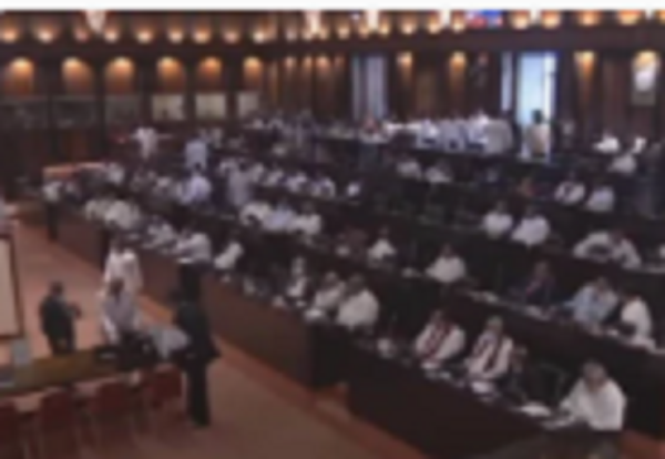 வாக்குச்சீட்டை புகைப்படம் எடுத்தால் 7 ஆண்டுகளுக்கு நாடாளுமன்றத்திற்கு வர முடியாது