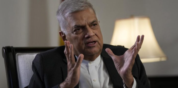 கடன் நிவாரணம் தொடர்பான  நிலைப்பாட்டை சீனா மாற்றிக் கொள்ள வேண்டும் – ரணில்!