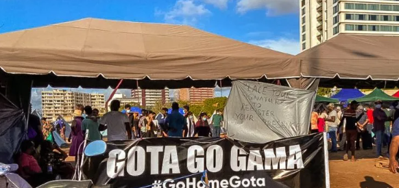 போராட்டக்காரர்களுக்கு நட்சத்திர ஹோட்டலில் இருந்து உணவு...!!