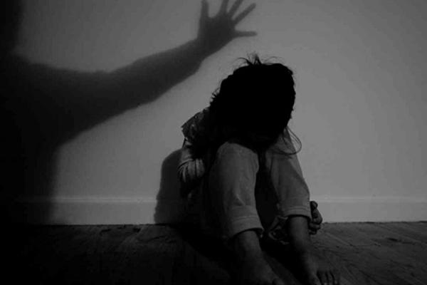 பிரபல ஆண்கள் பாடசாலையில் நடந்த பாரிய சிறுவர் துஷ்பிரயோக மோசடி