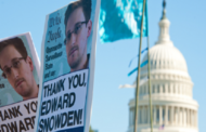 அமெரிக்காவில் உளவு குற்றச்சாட்டுகளை எதிர்கொண்டுள்ள எட்வர்ட் ஸ்னோவ்டனுக்கு ரஷ்ய குடியுரிமை!