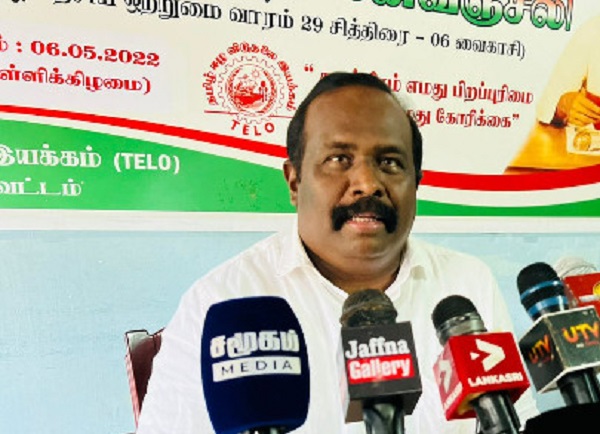 மிகவும் மோசமாக முறையில் பெண்களை சோதனை செய்த சிறைச்சாலை அதிகாரிகள்..!!