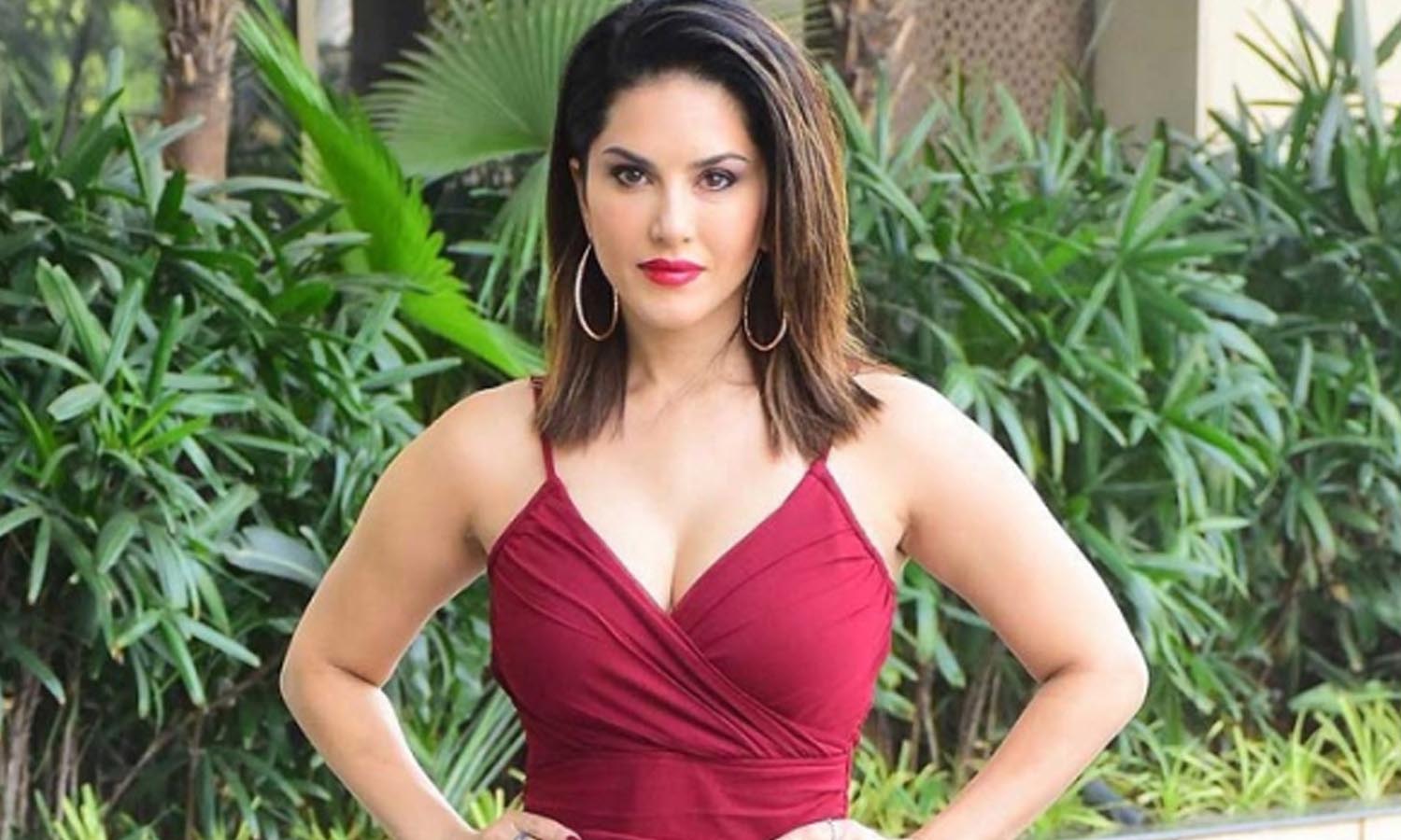 ரசிகர்களை கவரும் சன்னி லியோன்.!!