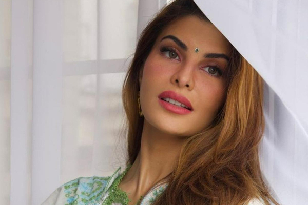 பொருளாதார குற்றப்பிரிவு அலுவலகத்திற்கு வருமாறு ஜெக்குலின் பெர்னாண்டஸுக்கு அறிவித்தல்