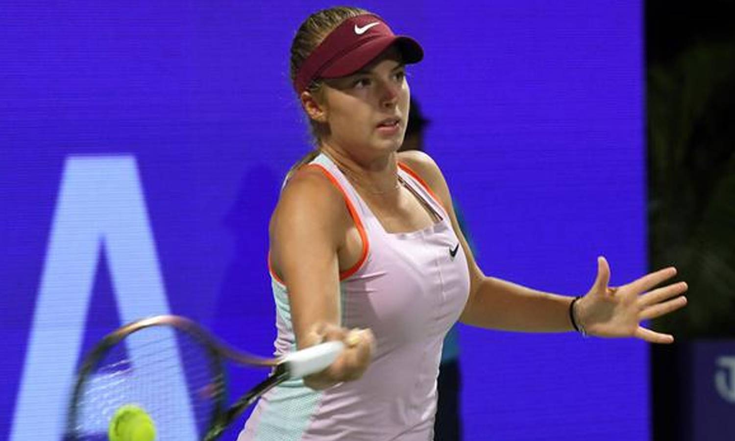 டென்னிஸ் தரவரிசையில் 17 வயதான லின்டா 56 இடங்கள் முன்னேற்றம்