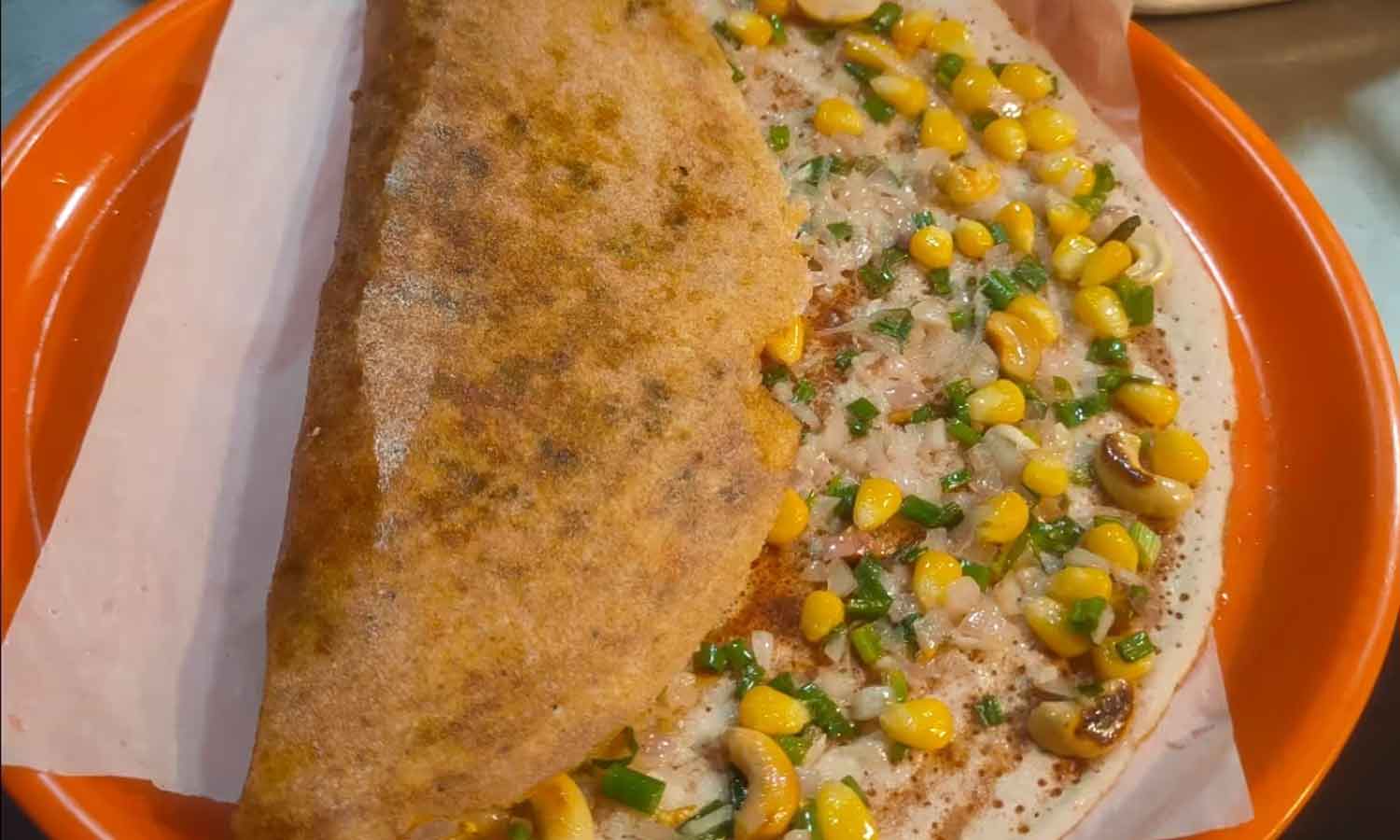 சீஸ் கார்ன் கேப்சிகம் தோசை செய்வது எப்படி ??