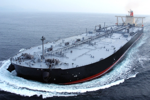 கொழும்பு கடலில் 13 நாட்களாக காத்து கிடக்கும் கச்சா எண்ணெய் கப்பல்