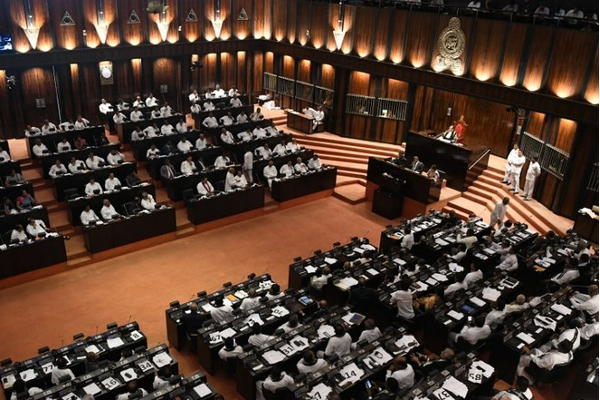 மனோ - அநுர கூட்டுப் பிரேரணை ஏற்பு!