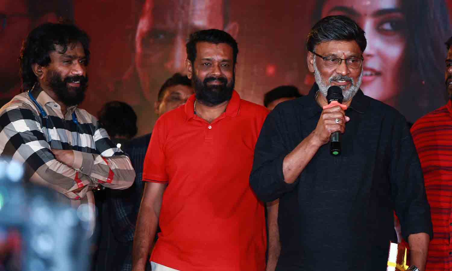 சவால்களை சந்தித்தாலும் புன்னகையுடனும் எதிர்கொள்கிறார் - இயக்குனர் பாக்யராஜ்