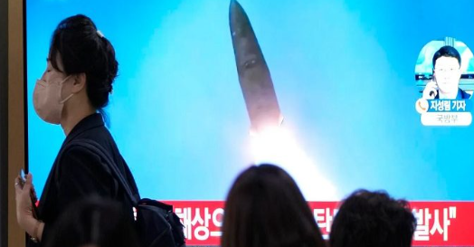 வட கொரியா இரண்டு குறுகிய தூர பாலிஸ்டிக் ஏவுகணைகளை ஏவி சோதனை!