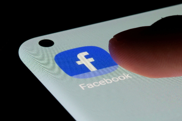 டுவிட்டரை தொடர்ந்து பேஸ்புக் எடுத்த அதிரடி முடிவு!