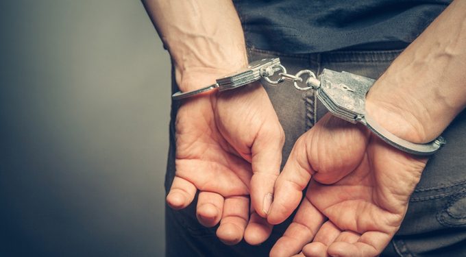 மனித கடத்தலில் ஈடுபட்ட குற்றச்சாட்டில் பெண்ணொருவர் கைது