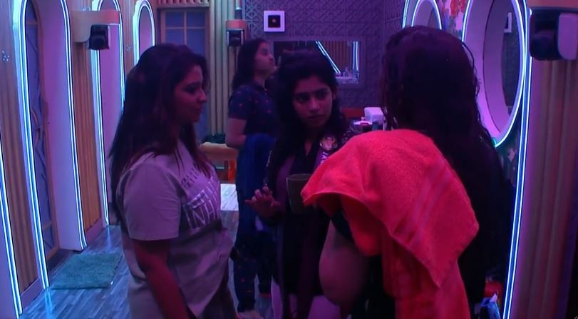 அவமானத்தால் கூனி குறுகிய இலங்கை பெண் ஜனனி ! குயின்சி காலில் ஏன் விழுந்தார் தெரியுமா? ஷாக்கில் ரசிகர்கள்