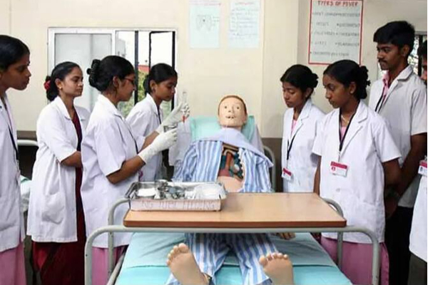 மருத்துவர்களுக்கு நிறுத்தப்பட்டது பயிற்சி கொடுப்பனவு