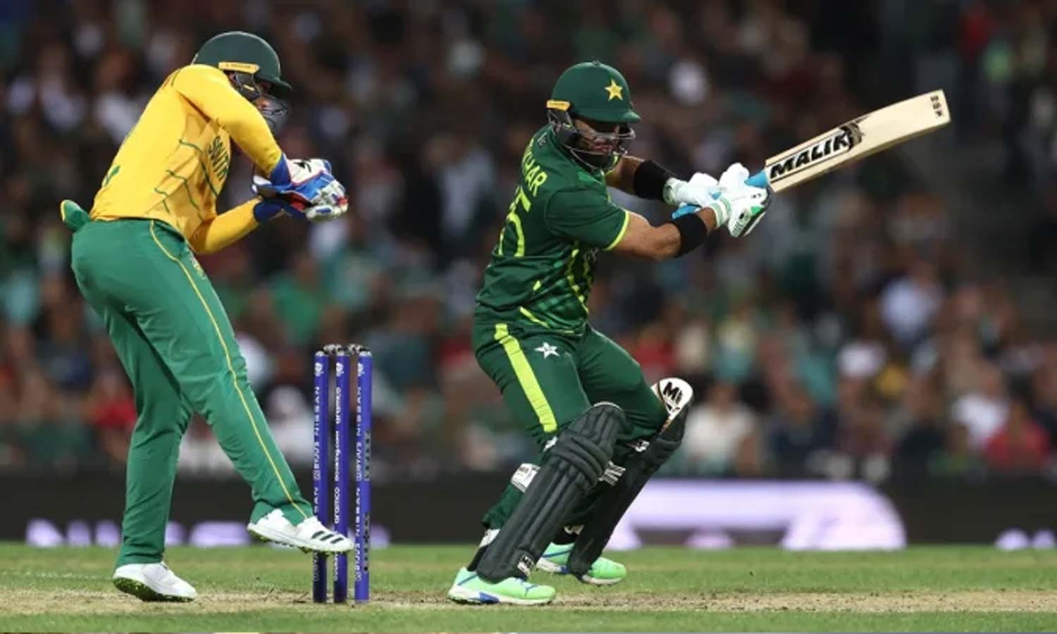 டி20 உலகக்கோப்பை- தென் ஆப்பிரிக்காவுக்கு 186 ரன்கள் இலக்கு நிர்ணயித்தது பாகிஸ்தான்