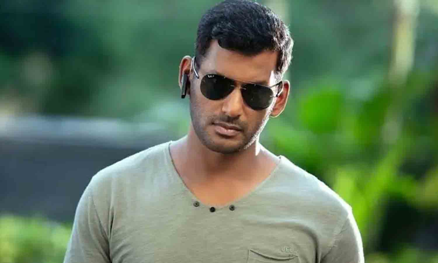 கர்நாடக மாநிலம் மஞ்சுநாதர் கோவிலில் சாமி தரிசனம் செய்த நடிகர் விஷால்