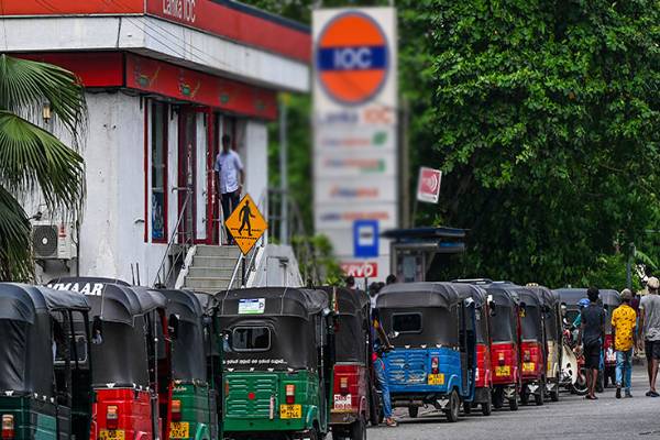 எரிபொருள் நிரப்பு நிலையங்களுக்கு எதிராக கடும் நடவடிக்கை!