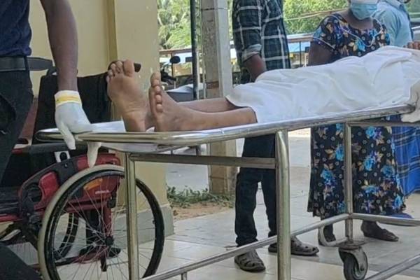 உயிரிழந்த நிலையில் காயங்களுடன் வைத்தியசாலையில் ஒப்படைக்கப்பட்ட சிறுமி!