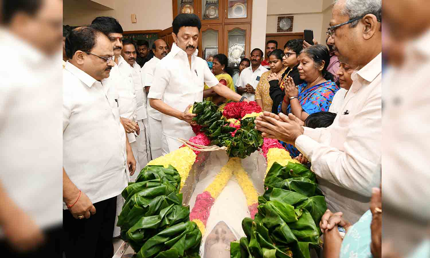 பிரபல வசனகர்த்தா ஆரூர் தாஸ் உடலுக்கு முதல்-அமைச்சர் மு.க.ஸ்டாலின் நேரில் அஞ்சலி