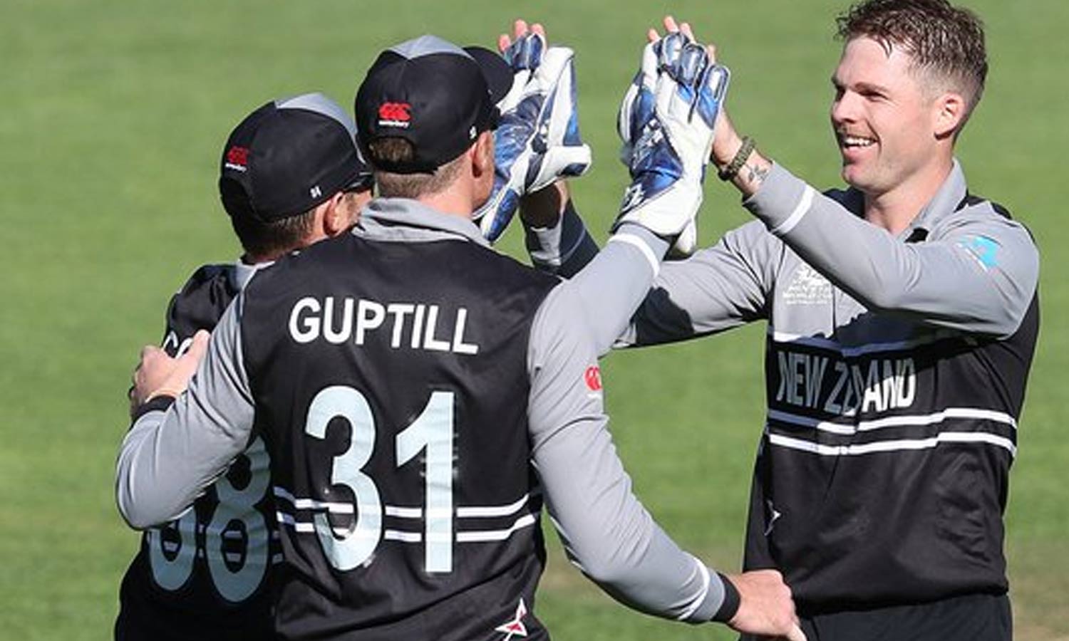 அயர்லாந்தை வீழ்த்தி கிட்டதட்ட அரையிறுதியை உறுதி செய்தது நியூசிலாந்து