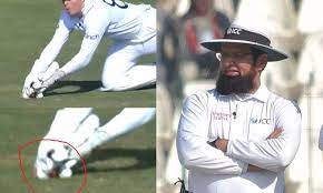 பாகிஸ்தான் அம்பயரின் மோசமான முடிவு...!!