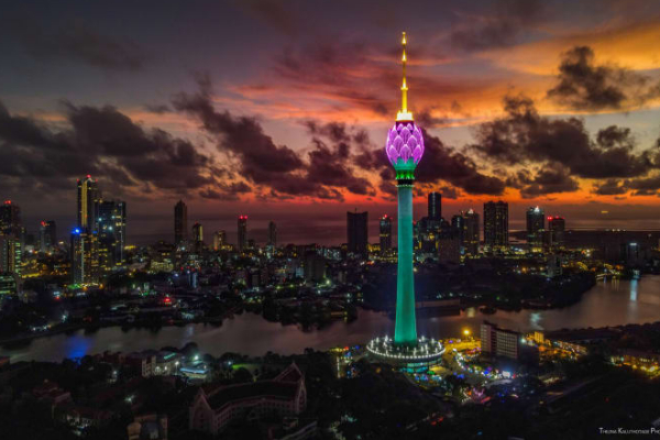 தாமரை கோபுரத்தில் பிரமாண்டமாக தயாராகியுள்ள கிறிஸ்துமஸ் கொண்டாட்டம்!