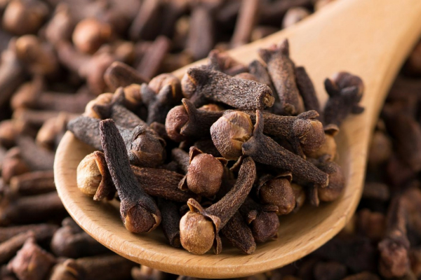 கிராம்பின் மருத்துவக்குணங்கள் : தினமும் இரண்டு கிராம்பு சாப்பிட்டால் இவ்வளவு நல்லதா?