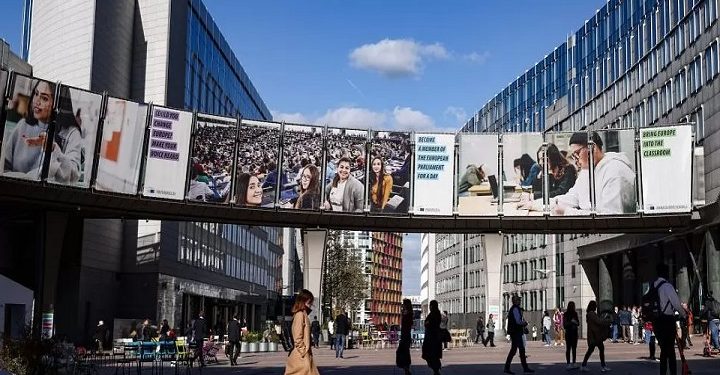 ஐரோப்பிய நாடாளுமன்ற அலுவலகங்களில் சோதனை: லஞ்சம் பெற்ற குற்றச்சாட்டில் நால்வர் கைது!