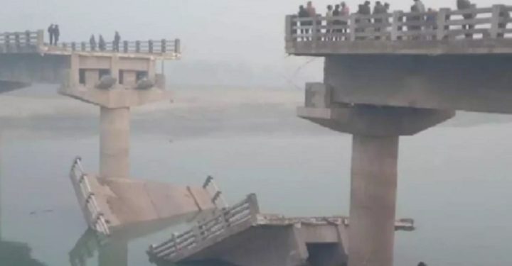 திறப்பதற்கு முன்பே பாலம் இடிந்து விழுந்ததால் பரபரப்பு!