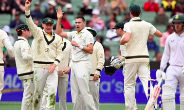 தென் ஆப்பிரிக்காவுக்கு எதிரான 2-வது டெஸ்ட்: ஆஸ்திரேலிய அணி இன்னிங்ஸ் வெற்றி- தொடரையும் கைப்பற்றியது